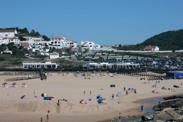 Foz do Lizandro. - ph. portugalbeachvillas.com