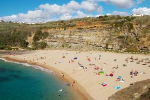 Praia dos Coxos surge no ranking do Golden Beach Award 2024