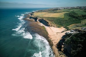 Ribeira d’Ilhas em destaque entre as praias do Oeste português